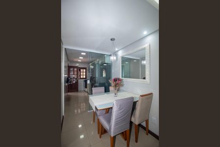 Casa à venda com 100m², 2 quartos e 2 vagas Casa à venda com 100m², 2 quartos e 2 vagasSala