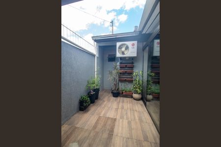 Casa à venda com 100m², 2 quartos e 2 vagas Casa à venda com 100m², 2 quartos e 2 vagasQuintal