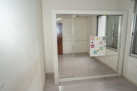 Quarto 1 de apartamento para alugar com 2 quartos, 59m² em Jardim Itu, Porto Alegre
