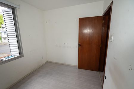 Quarto 1 de apartamento para alugar com 2 quartos, 59m² em Jardim Itu, Porto Alegre