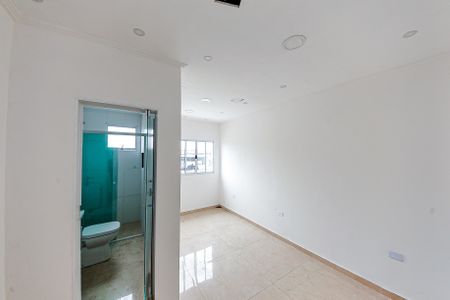 Banheiro Suíte 1 de casa para alugar com 2 quartos, 60m² em Jardim Mimar, São Paulo