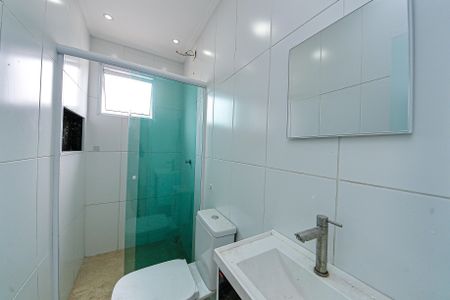 Banheiro Suíte 1 de casa para alugar com 2 quartos, 60m² em Jardim Mimar, São Paulo