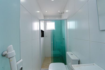 Banheiro Suíte 1 de casa para alugar com 2 quartos, 60m² em Jardim Mimar, São Paulo