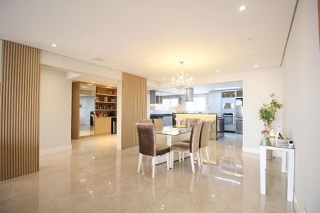 Apartamento à venda com 3 quartos, 211m² em Vila Suzana, São Paulo