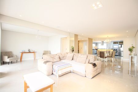 Apartamento à venda com 3 quartos, 211m² em Vila Suzana, São Paulo