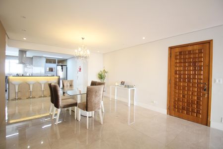 Apartamento à venda com 3 quartos, 211m² em Vila Suzana, São Paulo