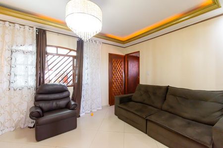 Casa para alugar com 220m², 4 quartos e 1 vaga Casa para alugar com 220m², 4 quartos e 1 vagaSala