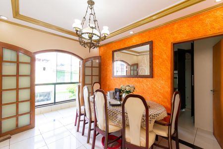 Casa para alugar com 220m², 4 quartos e 1 vaga Casa para alugar com 220m², 4 quartos e 1 vagaSala de Jantar