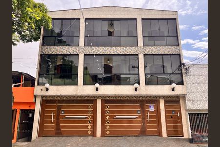 Casa para alugar com 220m², 4 quartos e 1 vaga Casa para alugar com 220m², 4 quartos e 1 vagaFachada