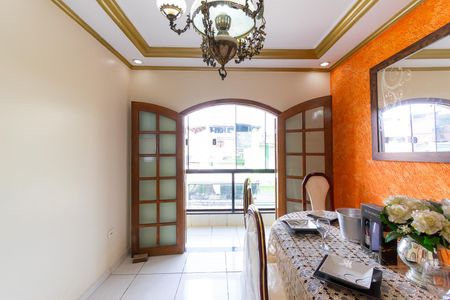 Casa para alugar com 220m², 4 quartos e 1 vaga Casa para alugar com 220m², 4 quartos e 1 vagaSala de Jantar