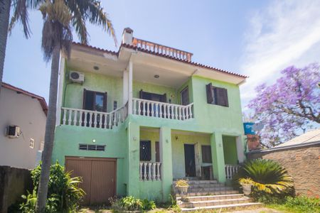 Casa à venda com 300m², 3 quartos e 1 vaga Casa à venda com 300m², 3 quartos e 1 vagaFachada