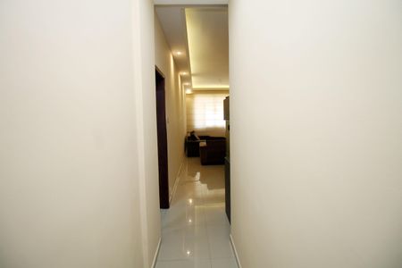 Sala - Corredor de apartamento para alugar com 3 quartos, 92m² em Olaria, Rio de Janeiro