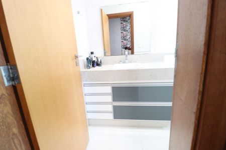 Casa de condomínio para alugar com 352m², 4 quartos e 2 vagasBanheiro da Suíte 4