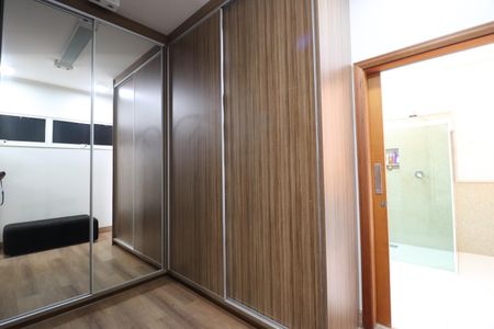 Casa de condomínio para alugar com 352m², 4 quartos e 2 vagasCloset da Suíte
