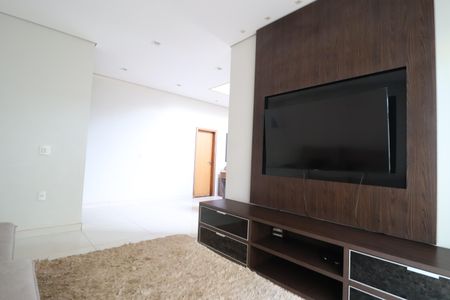 Casa de condomínio para alugar com 352m², 4 quartos e 2 vagasSala