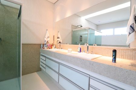 Casa de condomínio para alugar com 352m², 4 quartos e 2 vagasBanheiro da Suíte