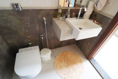 Casa de condomínio para alugar com 352m², 4 quartos e 2 vagasLavabo