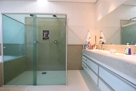 Casa de condomínio para alugar com 352m², 4 quartos e 2 vagasBanheiro da Suíte