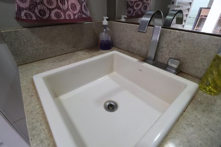 Casa de condomínio para alugar com 352m², 4 quartos e 2 vagasBanheiro Social