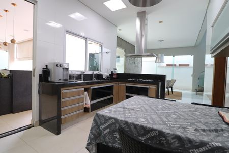 Casa de condomínio para alugar com 352m², 4 quartos e 2 vagasCozinha