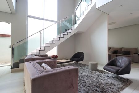 Casa de condomínio para alugar com 352m², 4 quartos e 2 vagasSala