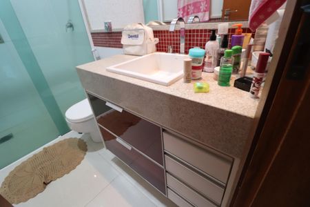 Casa de condomínio para alugar com 352m², 4 quartos e 2 vagasBanheiro da Suíte 2