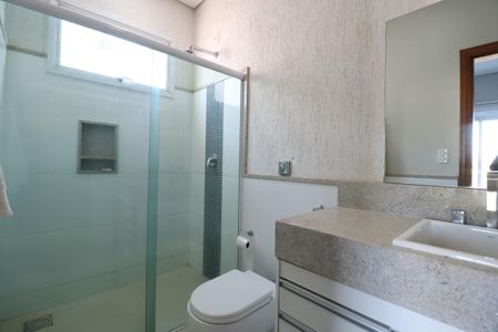 Casa de condomínio para alugar com 352m², 4 quartos e 2 vagasBanheiro da Suíte 3