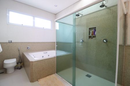 Casa de condomínio para alugar com 352m², 4 quartos e 2 vagasBanheiro da Suíte