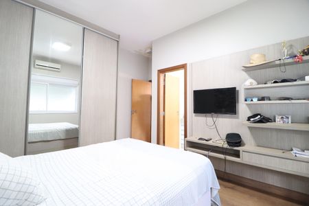 Casa de condomínio para alugar com 352m², 4 quartos e 2 vagasSuíte 4