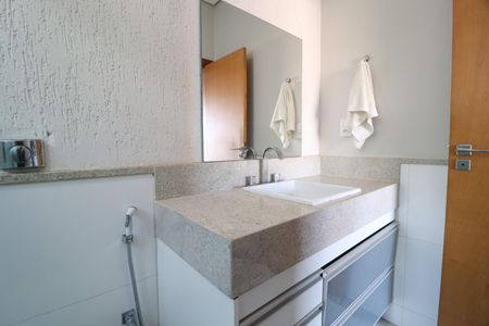 Casa de condomínio para alugar com 352m², 4 quartos e 2 vagasBanheiro da Suíte 3