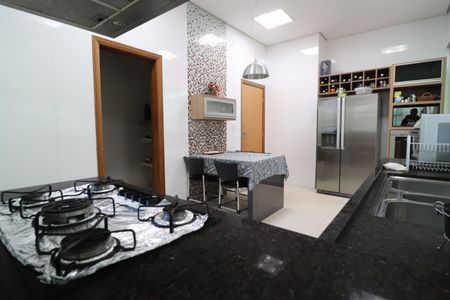 Casa de condomínio para alugar com 352m², 4 quartos e 2 vagasCozinha