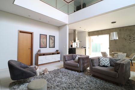 Sala de casa de condomínio para alugar com 4 quartos, 352m² em Jardim das Palmeiras, Uberlândia