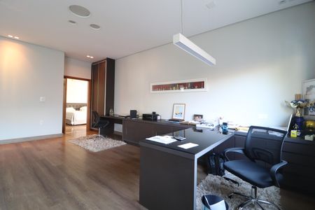 Casa de condomínio para alugar com 352m², 4 quartos e 2 vagasEscritório