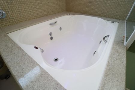 Casa de condomínio para alugar com 352m², 4 quartos e 2 vagasBanheiro da Suíte