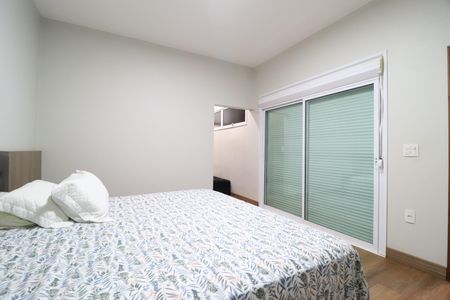 Casa de condomínio para alugar com 352m², 4 quartos e 2 vagasSuíte