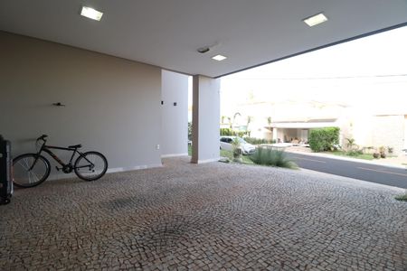 Casa de condomínio para alugar com 352m², 4 quartos e 2 vagasGaragem