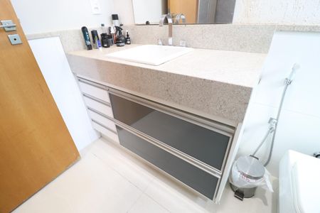 Casa de condomínio para alugar com 352m², 4 quartos e 2 vagasBanheiro da Suíte 4