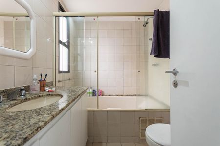 Apartamento à venda com 140m², 3 quartos e 2 vagasBanheiro da Suíte