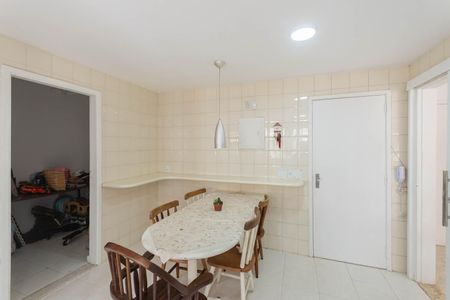 Apartamento à venda com 140m², 3 quartos e 2 vagasCozinha