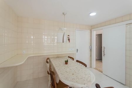 Apartamento à venda com 140m², 3 quartos e 2 vagasCozinha