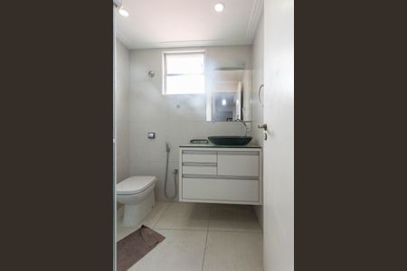 Apartamento à venda com 67m², 2 quartos e 1 vaga Apartamento à venda com 67m², 2 quartos e 1 vagaBanheiro