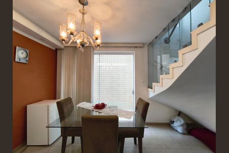 Casa à venda com 350m², 3 quartos e 3 vagasSala