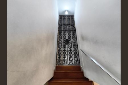 Casa à venda com 350m², 3 quartos e 3 vagasEscada