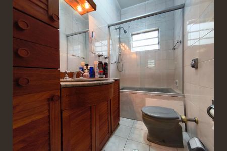 Casa à venda com 350m², 3 quartos e 3 vagasBanheiro da Suíte