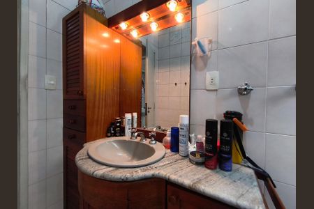 Casa à venda com 350m², 3 quartos e 3 vagasBanheiro da Suíte