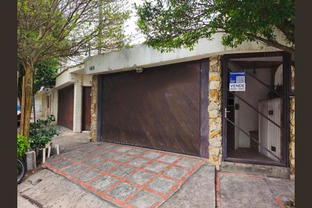Casa à venda com 350m², 3 quartos e 3 vagasFachada + Plaquinha