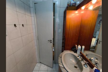 Casa à venda com 350m², 3 quartos e 3 vagasBanheiro da Suíte