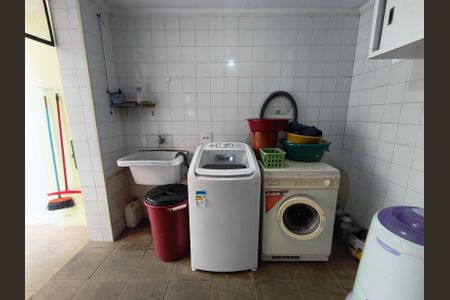 Casa à venda com 350m², 3 quartos e 3 vagasÁrea de Serviço