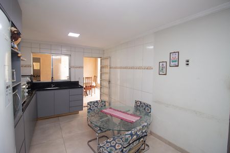 Casa à venda com 163m², 4 quartos e 8 vagasCozinha