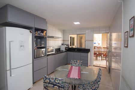 Casa à venda com 163m², 4 quartos e 8 vagasCozinha